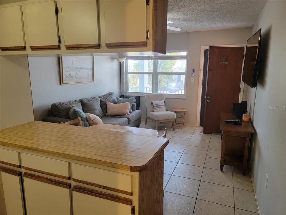For Sale: $409,900 (1 beds, 1 baths, 480 Square Feet)