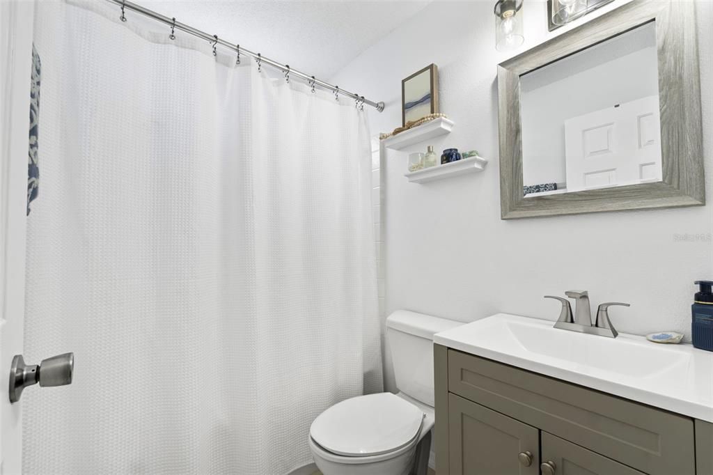 Active With Contract: $309,900 (2 beds, 2 baths, 1183 Square Feet)