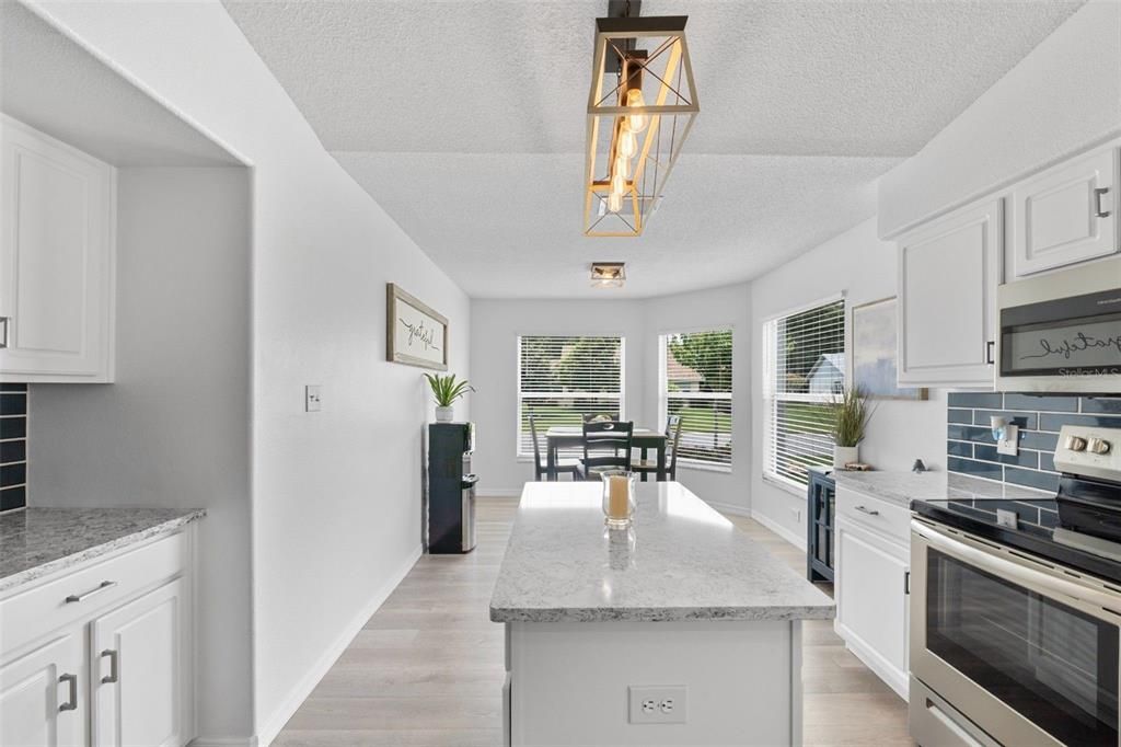 Active With Contract: $309,900 (2 beds, 2 baths, 1183 Square Feet)