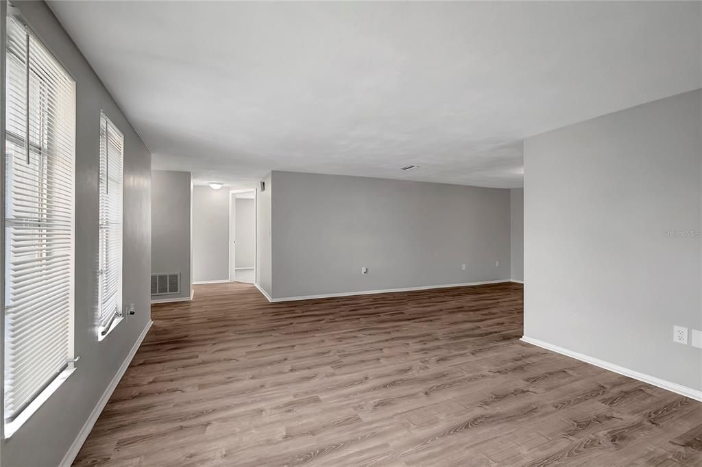 Active With Contract: $269,900 (3 beds, 2 baths, 1457 Square Feet)