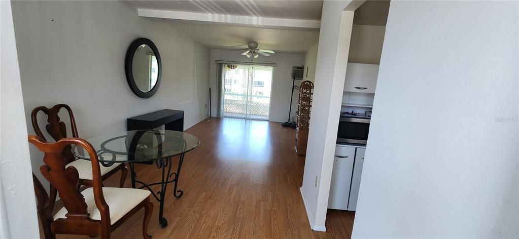 Active With Contract: $1,200 (1 beds, 1 baths, 576 Square Feet)