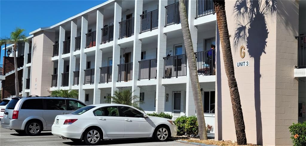 Active With Contract: $1,200 (1 beds, 1 baths, 576 Square Feet)