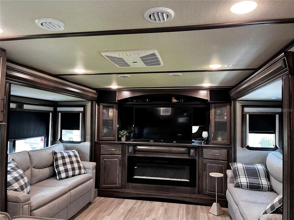 2021 Grand Design Solitude only $75,000 extra