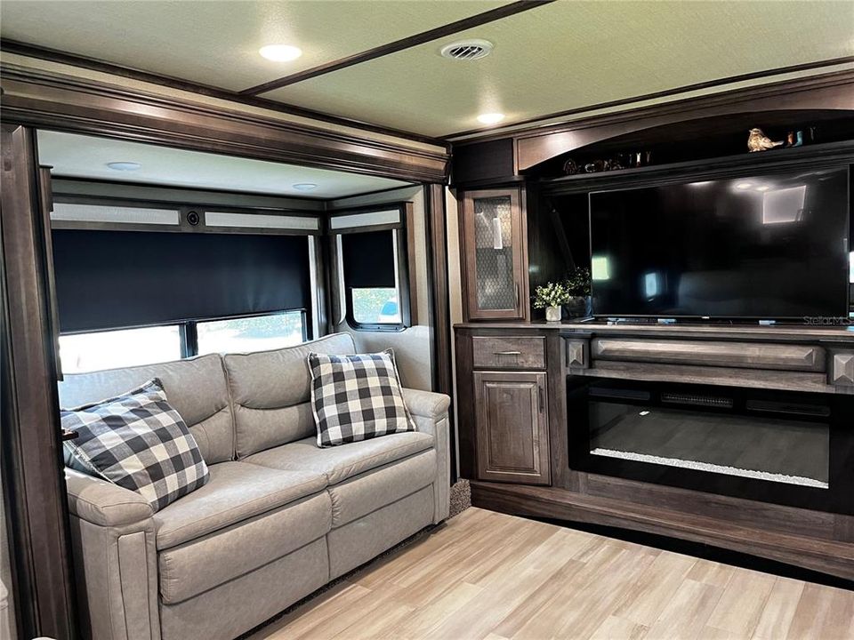 2021 Grand Design Solitude only $75,000 extra