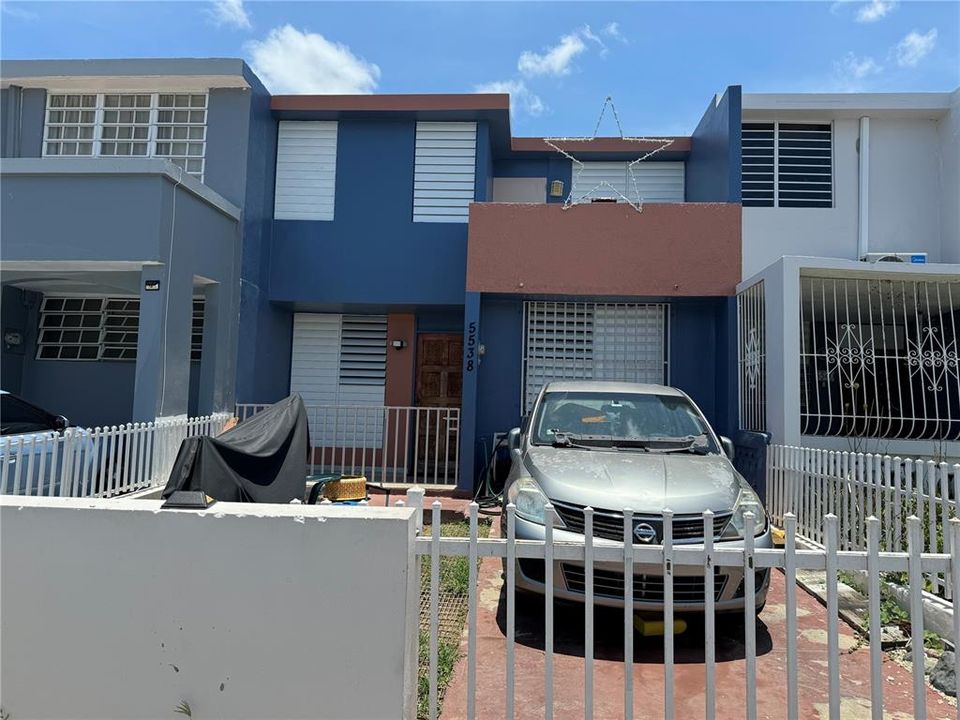 最近售出: $90,000 (3 贝兹, 1 浴室, 1076 平方英尺)