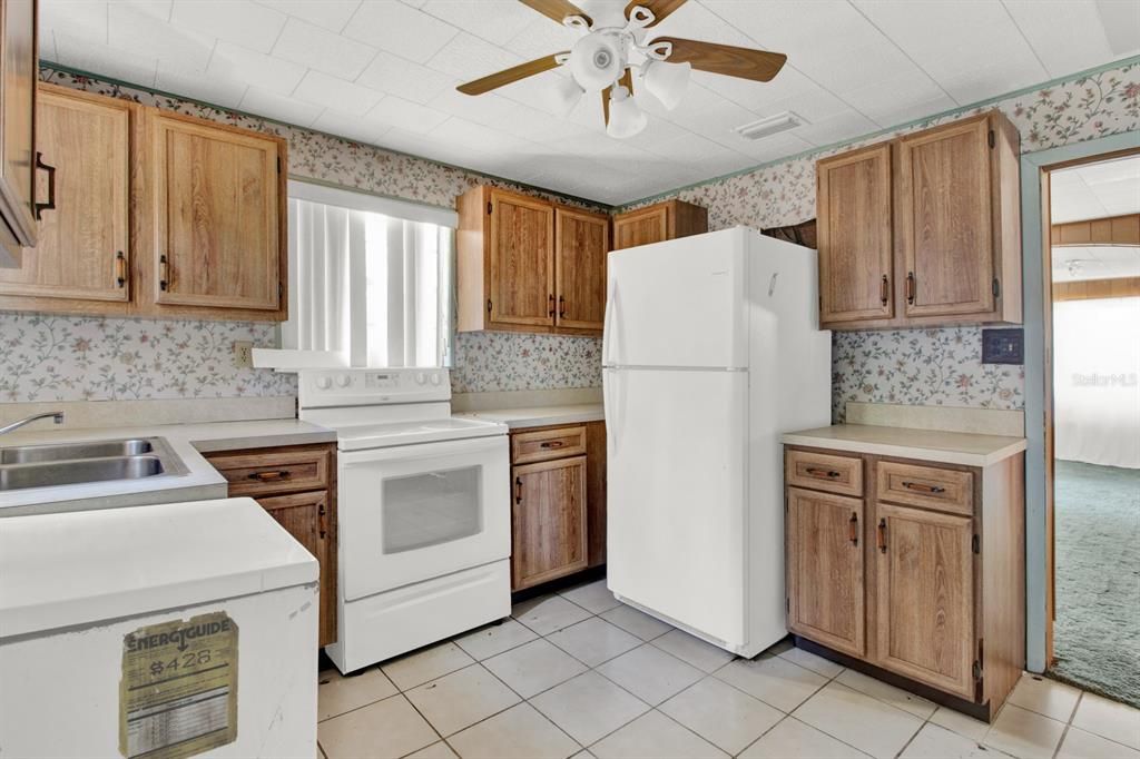Active With Contract: $195,000 (2 beds, 1 baths, 850 Square Feet)