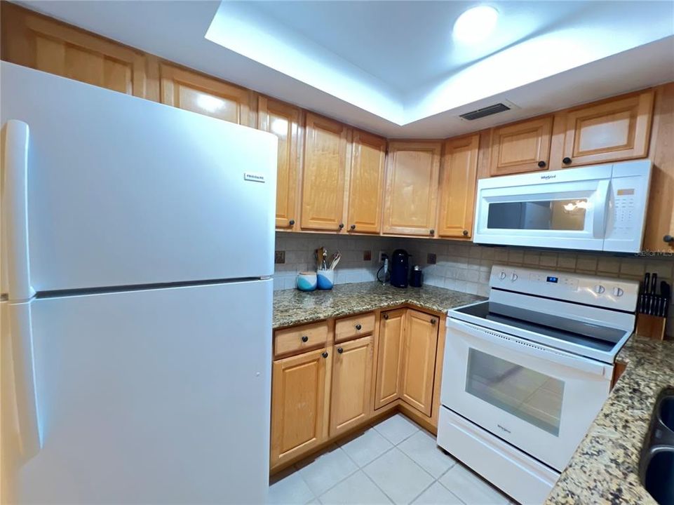 For Sale: $124,900 (1 beds, 1 baths, 816 Square Feet)