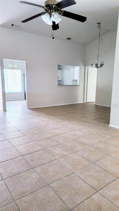 For Rent: $2,150 (3 beds, 2 baths, 1405 Square Feet)