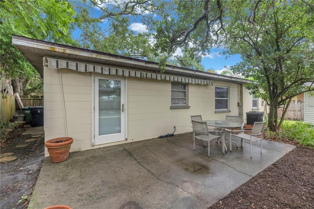 Active With Contract: $399,900 (3 beds, 1 baths, 1104 Square Feet)