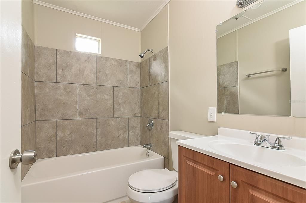 Active With Contract: $1,670 (3 beds, 1 baths, 1012 Square Feet)