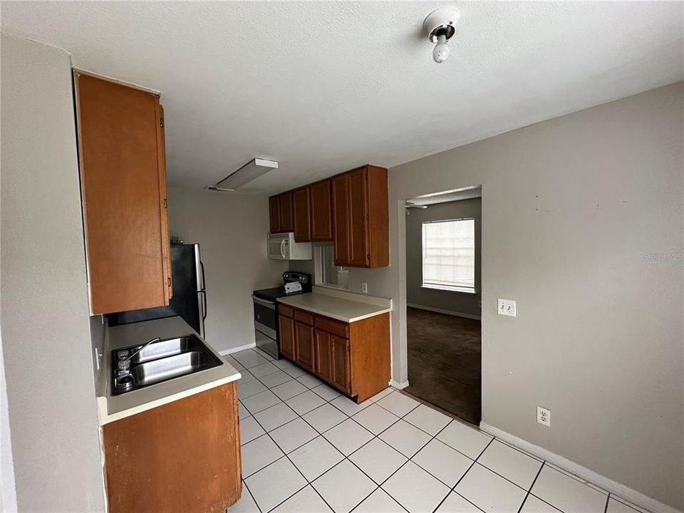 Active With Contract: $1,750 (3 beds, 2 baths, 1348 Square Feet)