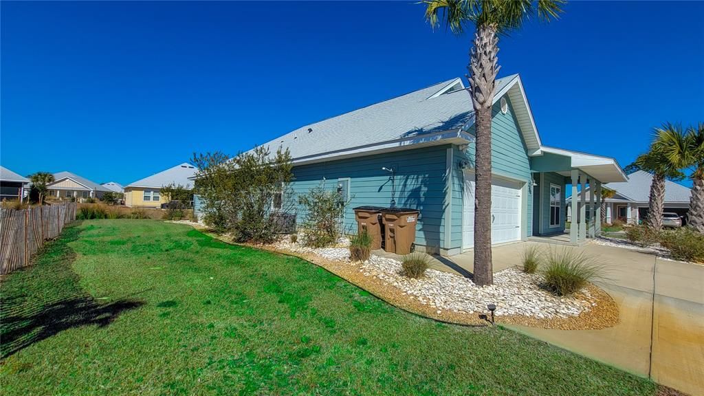 Left Side home w/outdoor shower