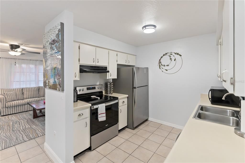 For Sale: $495,000 (3 beds, 2 baths, 1199 Square Feet)