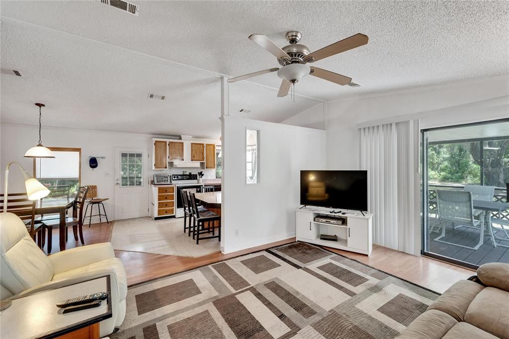 Active With Contract: $599,900 (2 beds, 2 baths, 1246 Square Feet)