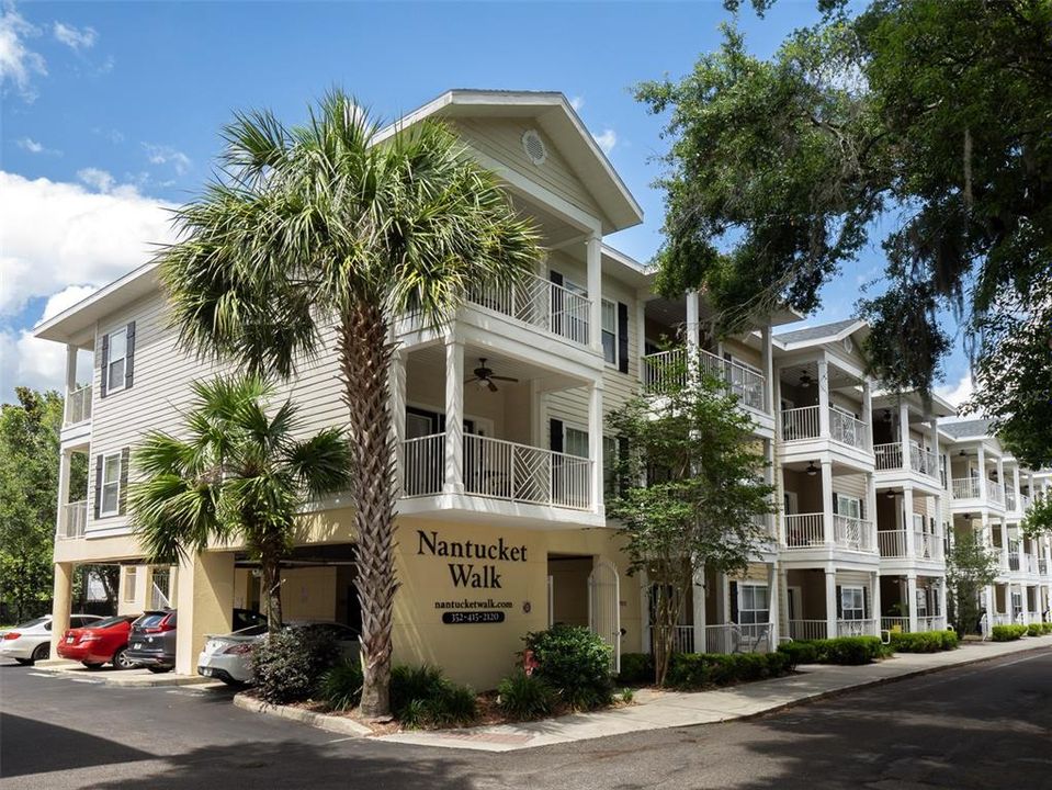 Active With Contract: $319,700 (2 beds, 2 baths, 837 Square Feet)