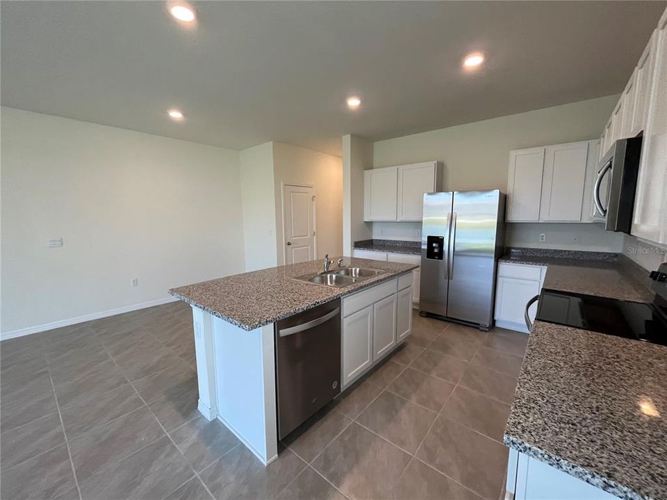 Recently Rented: $2,395 (3 beds, 2 baths, 1673 Square Feet)