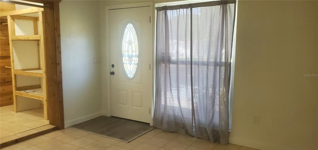 For Rent: $2,500 (2 beds, 1 baths, 890 Square Feet)