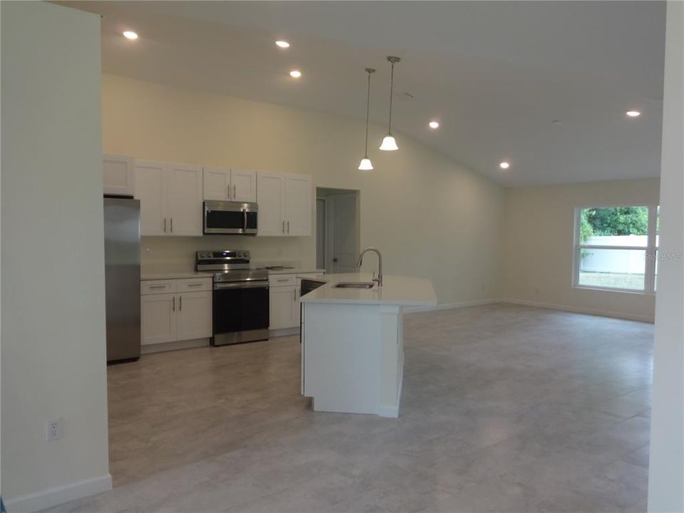 For Sale: $375,000 (3 beds, 2 baths, 1869 Square Feet)