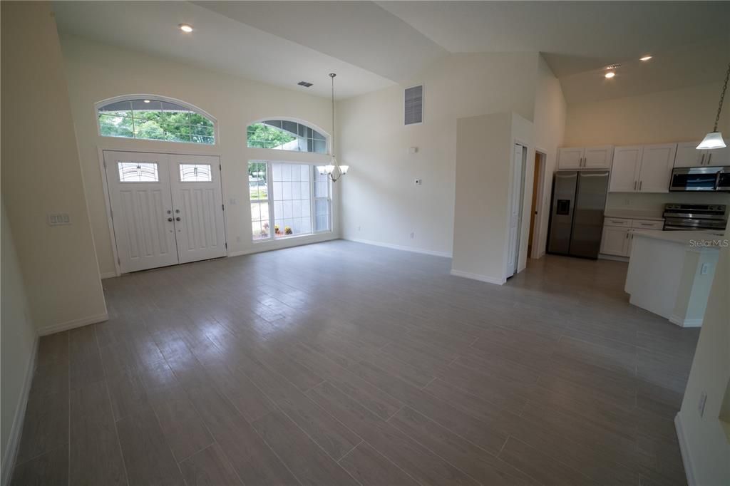 For Sale: $375,000 (3 beds, 2 baths, 1902 Square Feet)