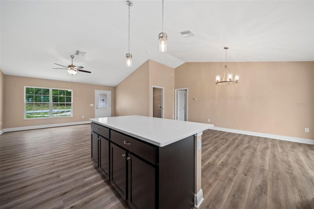 Active With Contract: $285,000 (3 beds, 2 baths, 1456 Square Feet)