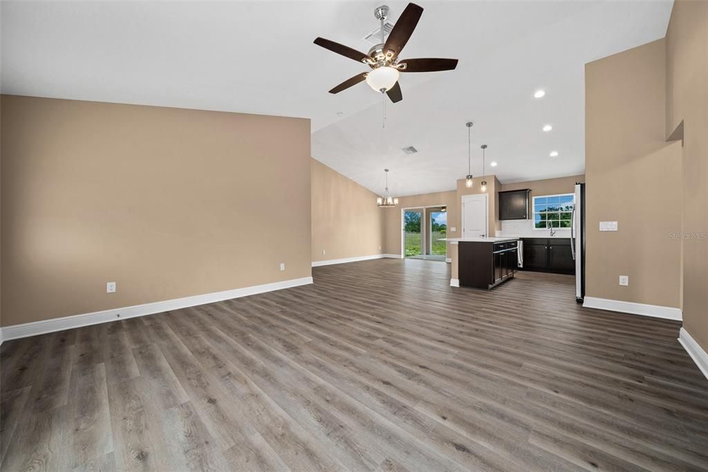 Active With Contract: $285,000 (3 beds, 2 baths, 1456 Square Feet)