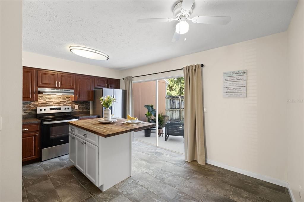 Active With Contract: $253,225 (2 beds, 1 baths, 1064 Square Feet)