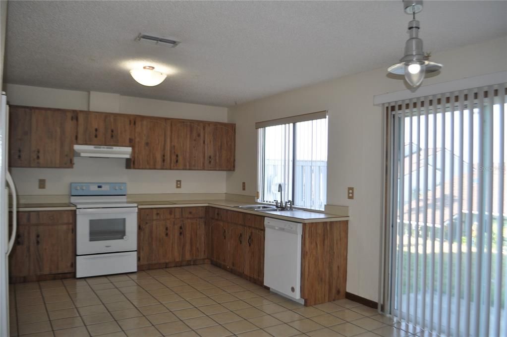 For Sale: $365,000 (3 beds, 2 baths, 1089 Square Feet)