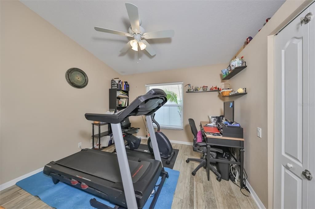 2nd bedroom set up as office/workout space