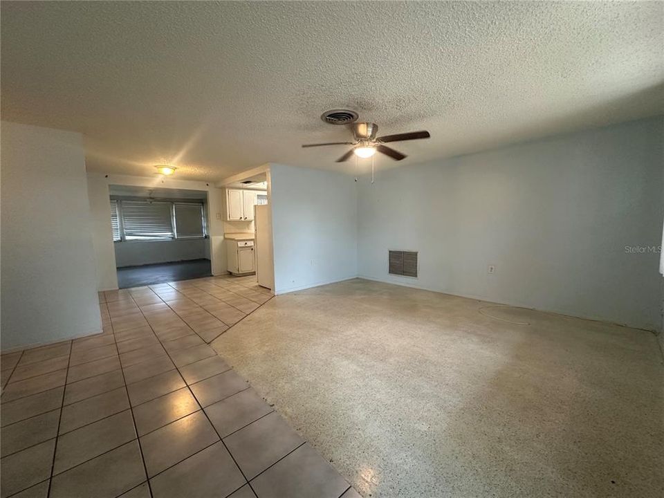 For Sale: $206,950 (2 beds, 1 baths, 936 Square Feet)