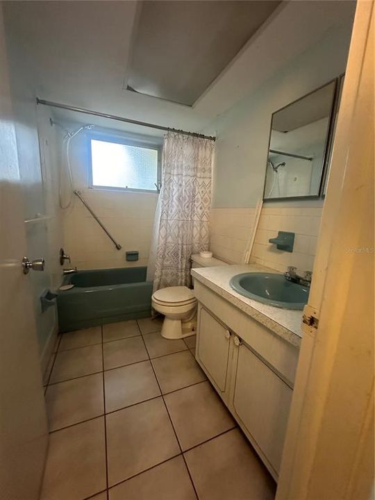 For Sale: $209,850 (2 beds, 1 baths, 936 Square Feet)