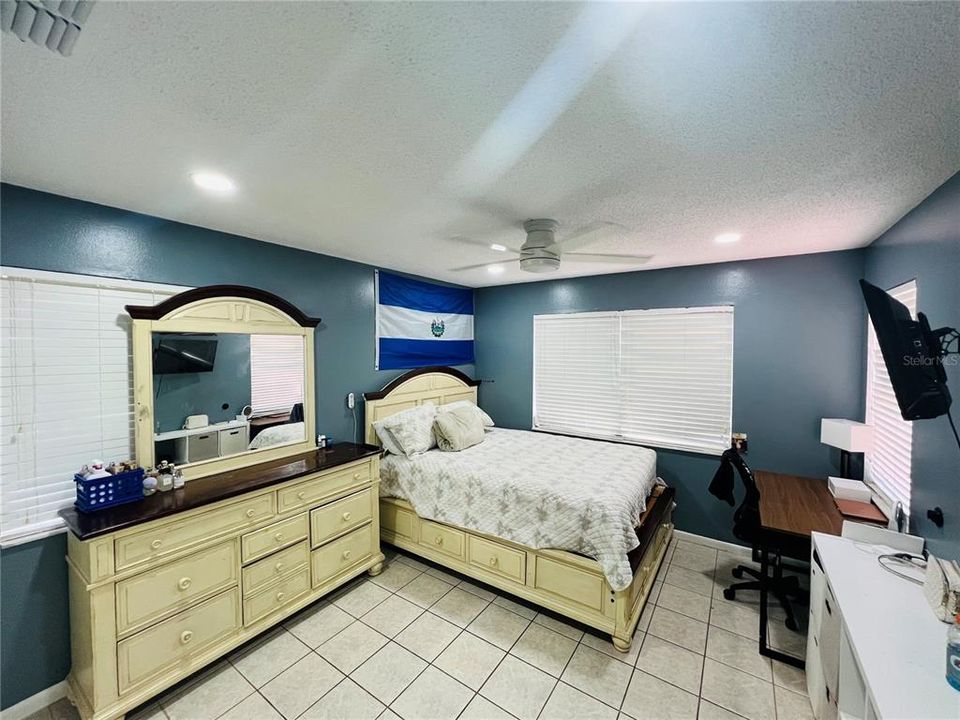 For Sale: $389,000 (3 beds, 2 baths, 1068 Square Feet)