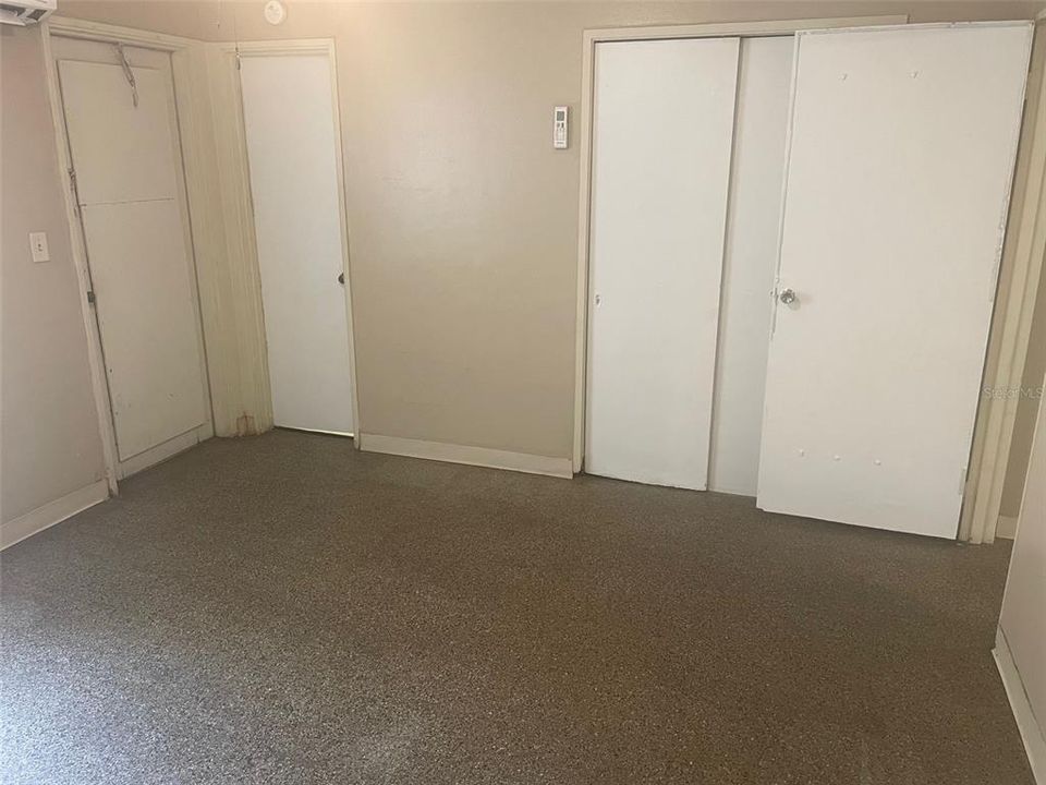 Active With Contract: $1,150 (1 beds, 4 baths, 585 Square Feet)