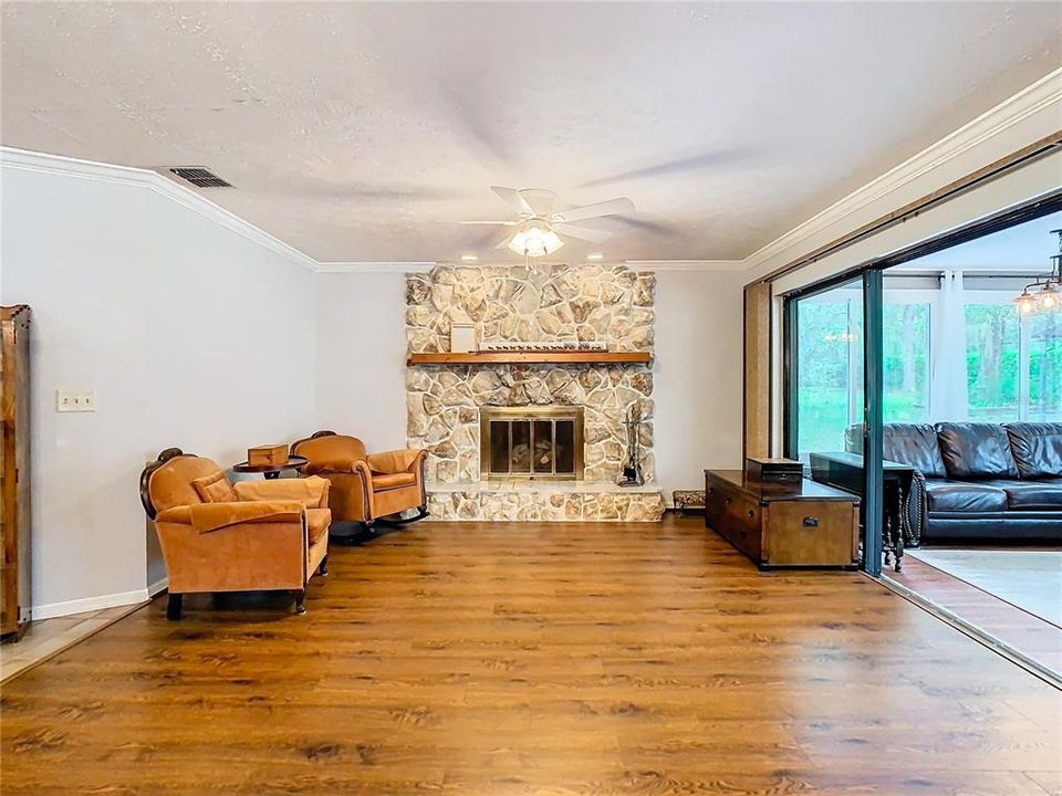 For Sale: $379,900 (2 beds, 2 baths, 2093 Square Feet)