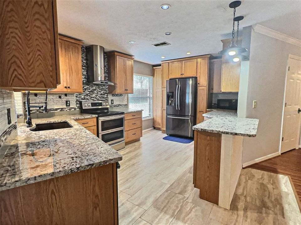 For Sale: $379,900 (2 beds, 2 baths, 2093 Square Feet)