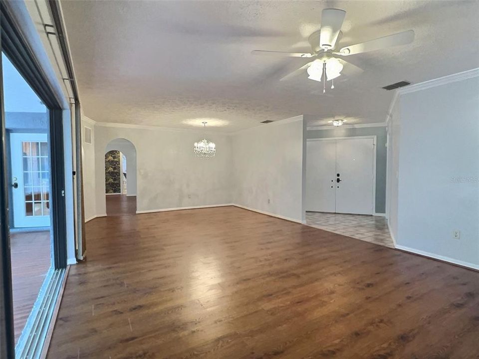 For Sale: $379,900 (2 beds, 2 baths, 2093 Square Feet)