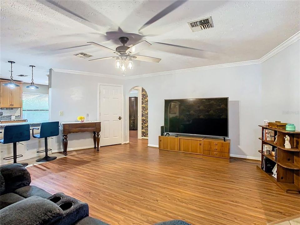 For Sale: $379,900 (2 beds, 2 baths, 2093 Square Feet)