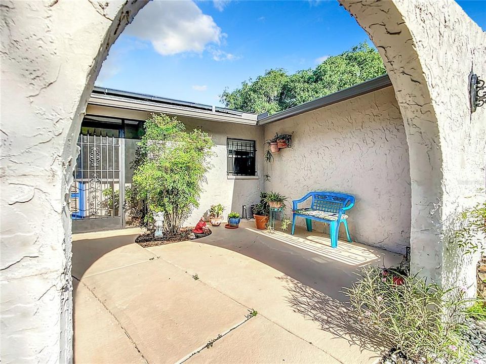 For Sale: $379,900 (2 beds, 2 baths, 2093 Square Feet)