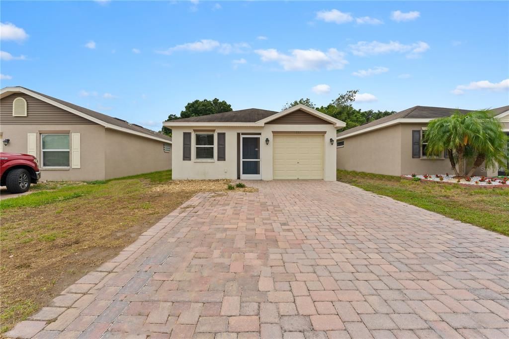 Active With Contract: $320,000 (3 beds, 2 baths, 1264 Square Feet)