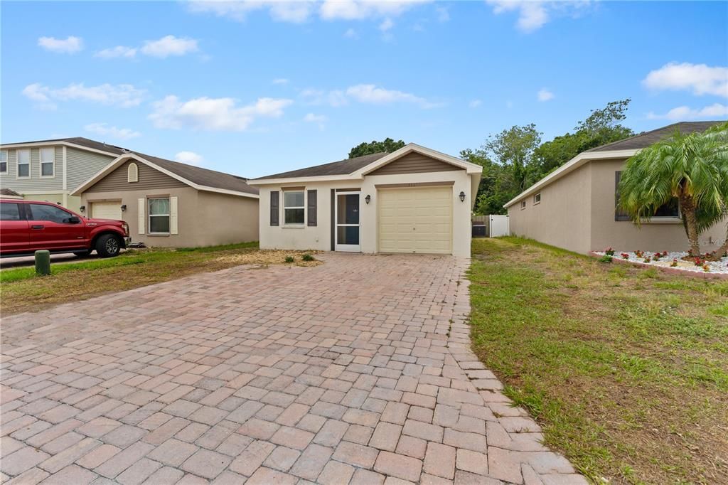 Active With Contract: $320,000 (3 beds, 2 baths, 1264 Square Feet)