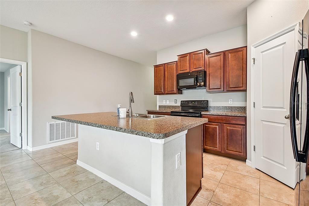 Active With Contract: $349,900 (3 beds, 2 baths, 1555 Square Feet)