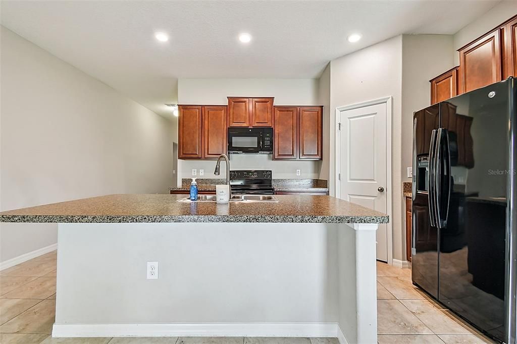 Active With Contract: $349,900 (3 beds, 2 baths, 1555 Square Feet)