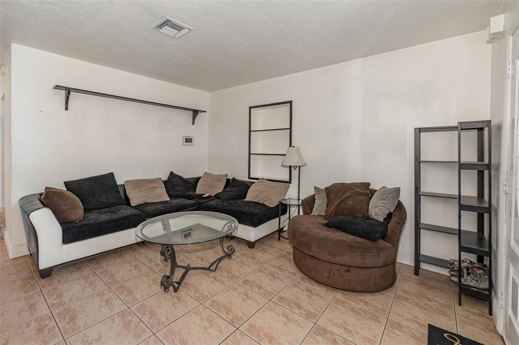 For Sale: $299,900 (4 beds, 2 baths, 1470 Square Feet)