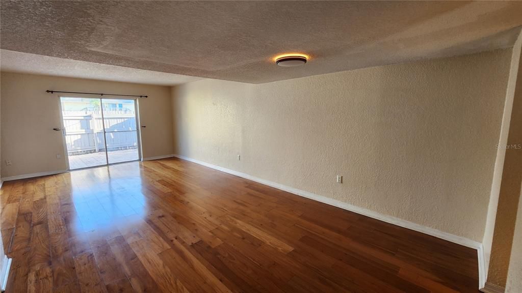 For Sale: $198,000 (2 beds, 1 baths, 1240 Square Feet)
