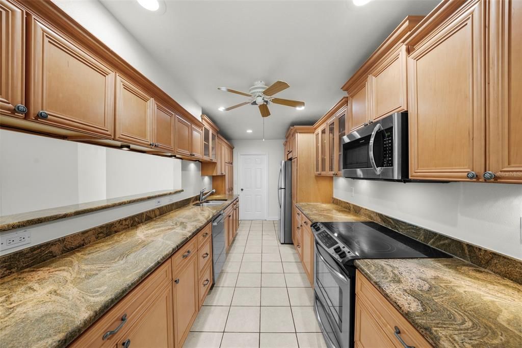 Active With Contract: $4,250 (3 beds, 2 baths, 1543 Square Feet)