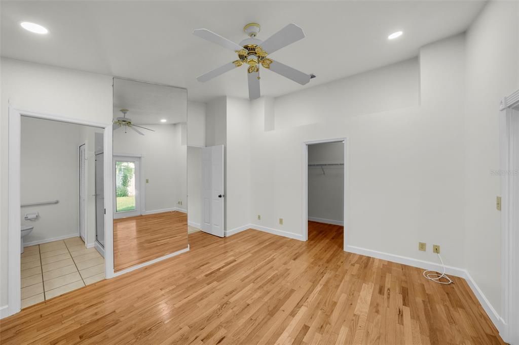 Active With Contract: $4,250 (3 beds, 2 baths, 1543 Square Feet)