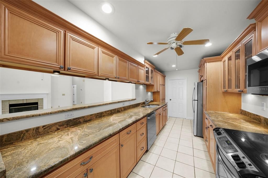 Active With Contract: $4,250 (3 beds, 2 baths, 1543 Square Feet)