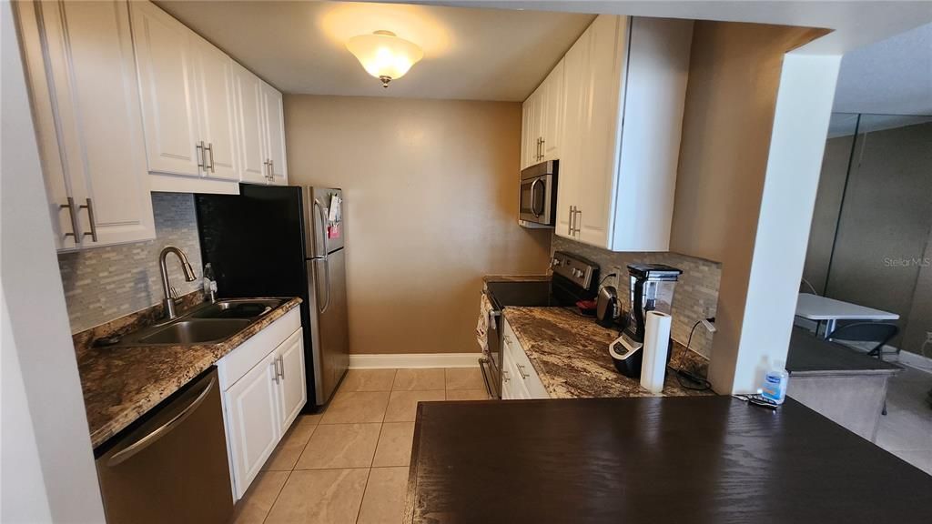 For Sale: $168,999 (1 beds, 1 baths, 992 Square Feet)