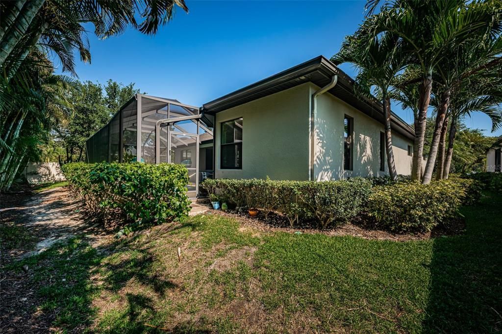 Active With Contract: $1,099,000 (4 beds, 3 baths, 2768 Square Feet)