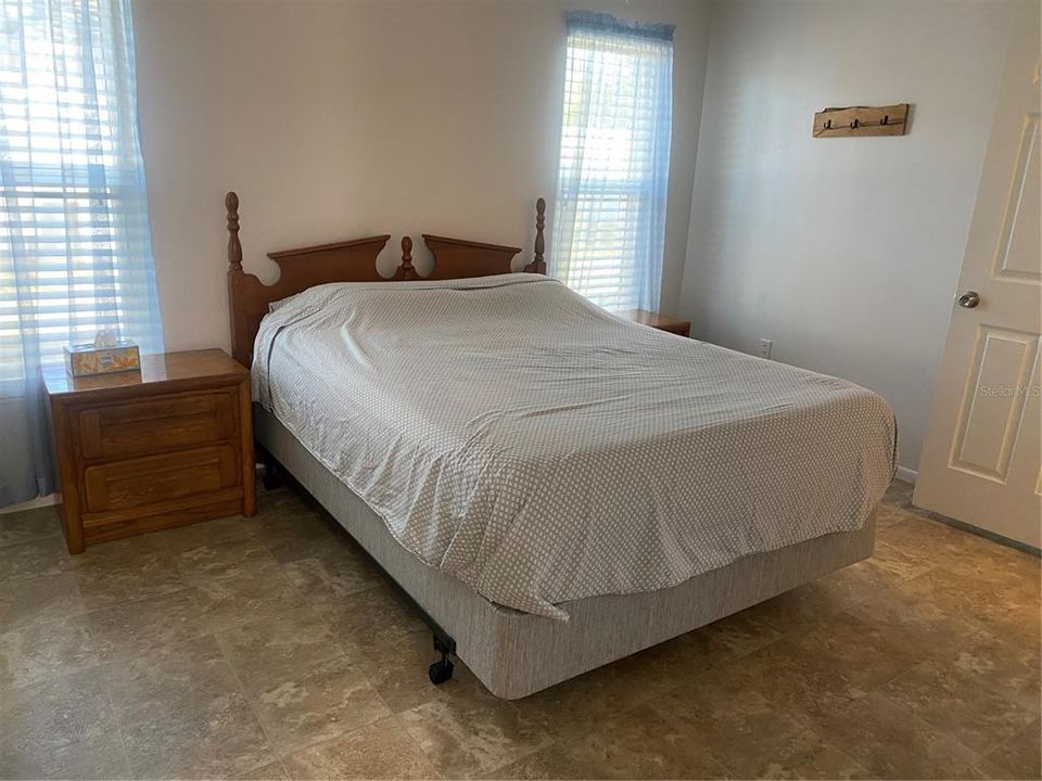 For Rent: $2,300 (3 beds, 2 baths, 1210 Square Feet)