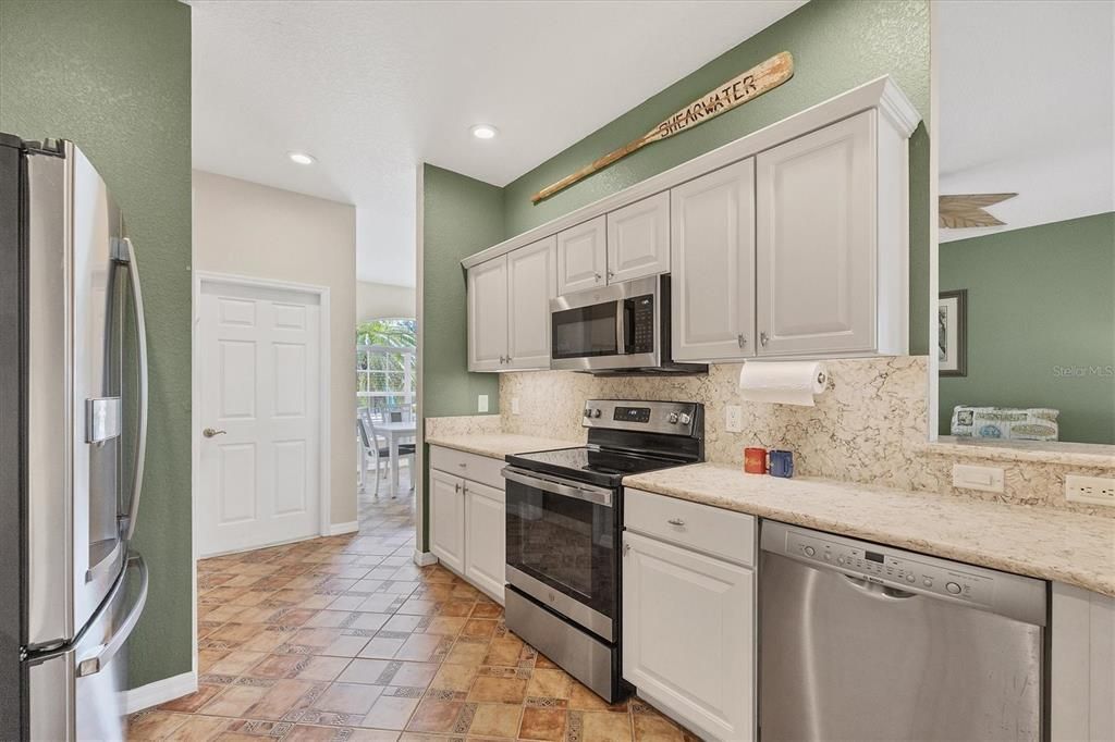 Active With Contract: $399,000 (3 beds, 2 baths, 1672 Square Feet)